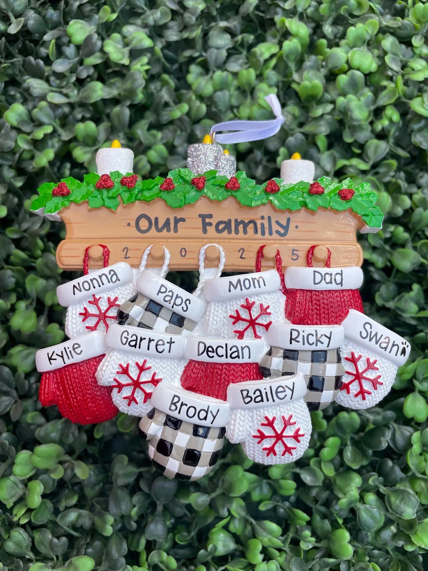 Mantle Mittens: Family of Eleven